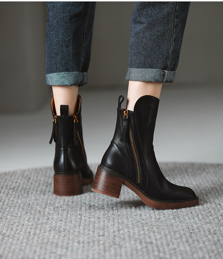 Lola — Botte en cuir noire avec un talon