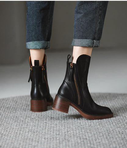 Lola — Botte en cuir noire avec un talon