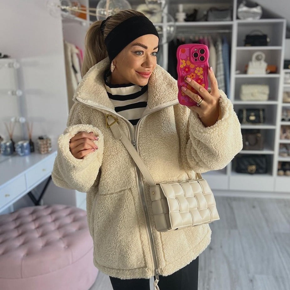 Sabrina — Manteau en laine d'agneau à col roulé