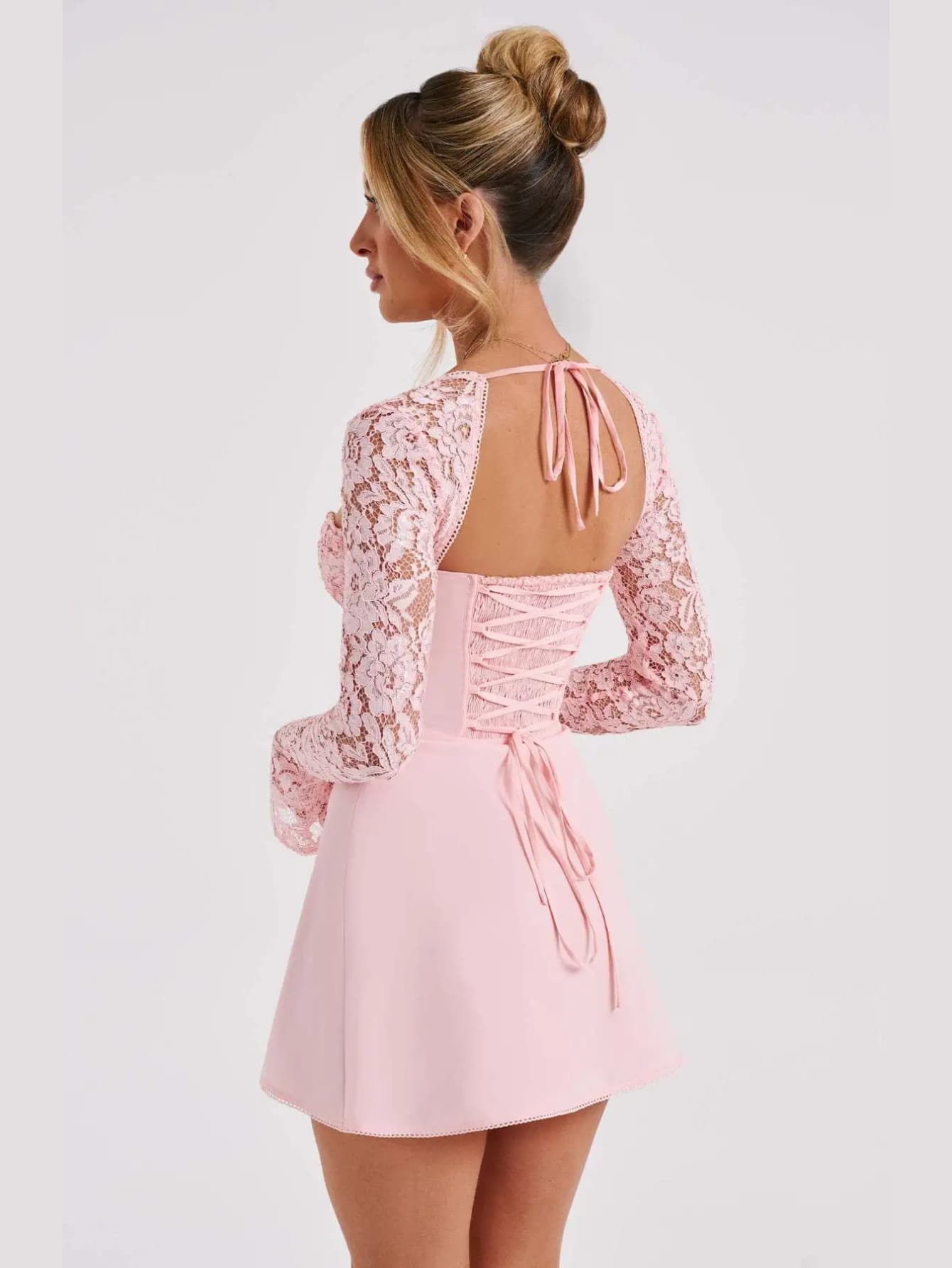 Évelyne — Robe manches dentelle chic