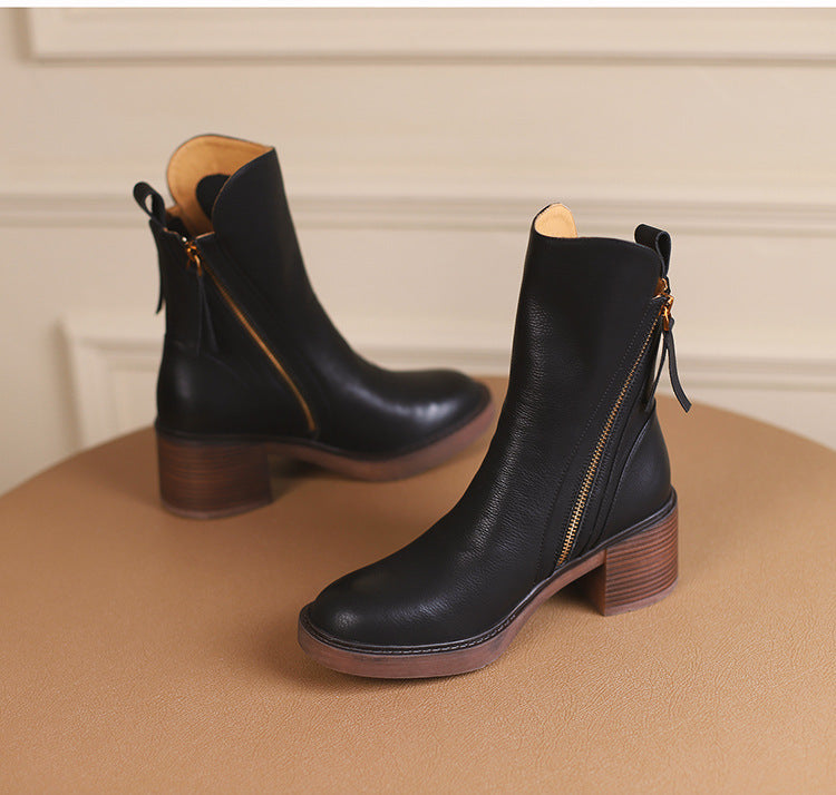 Lola — Botte en cuir noire avec un talon