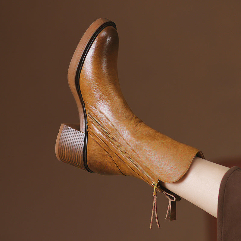 Lola — Botte en cuir noire avec un talon