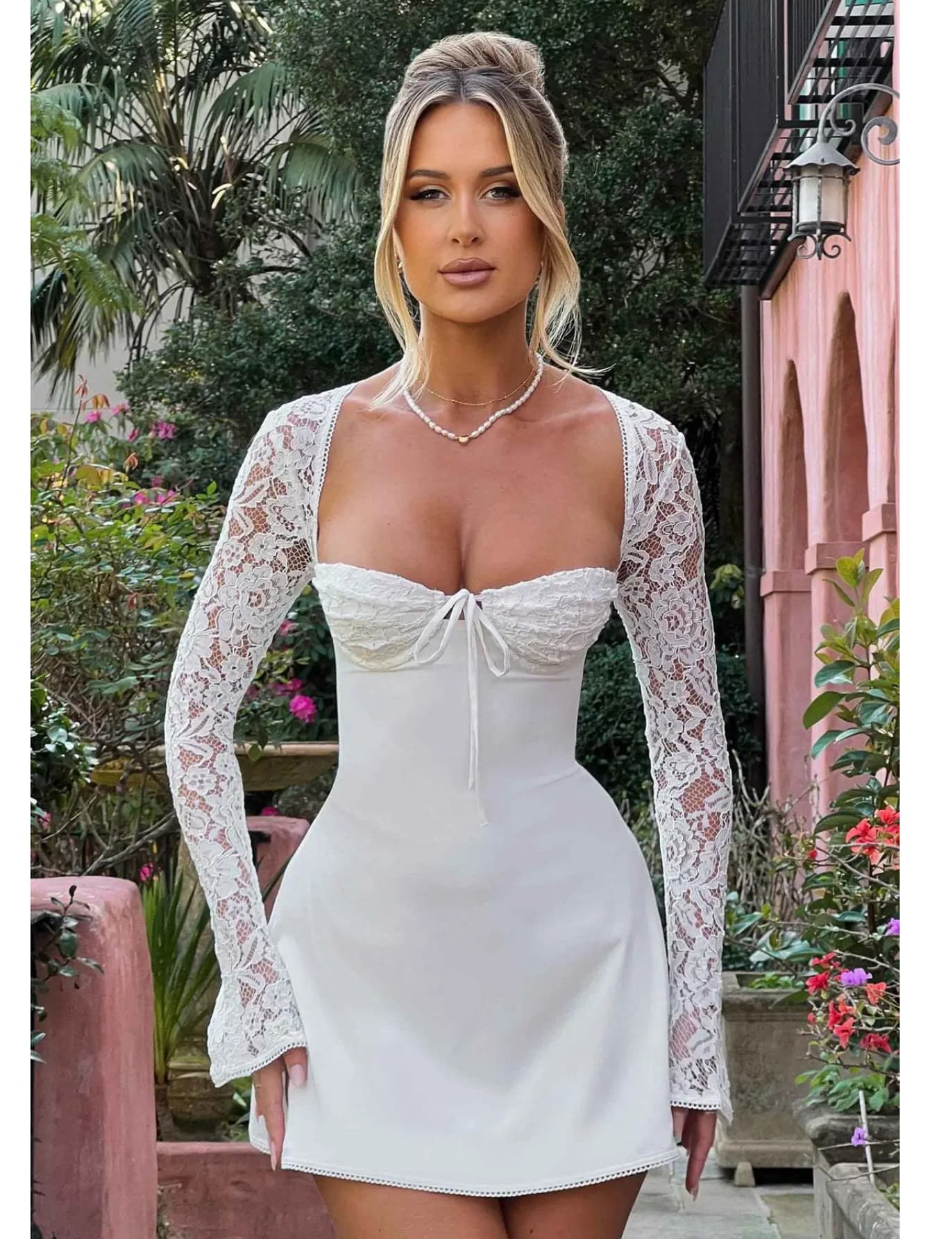 Évelyne — Robe manches dentelle chic
