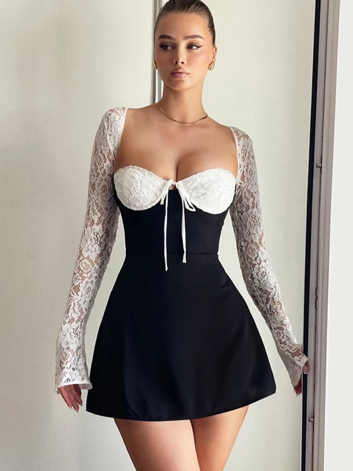 Évelyne — Robe manches dentelle chic
