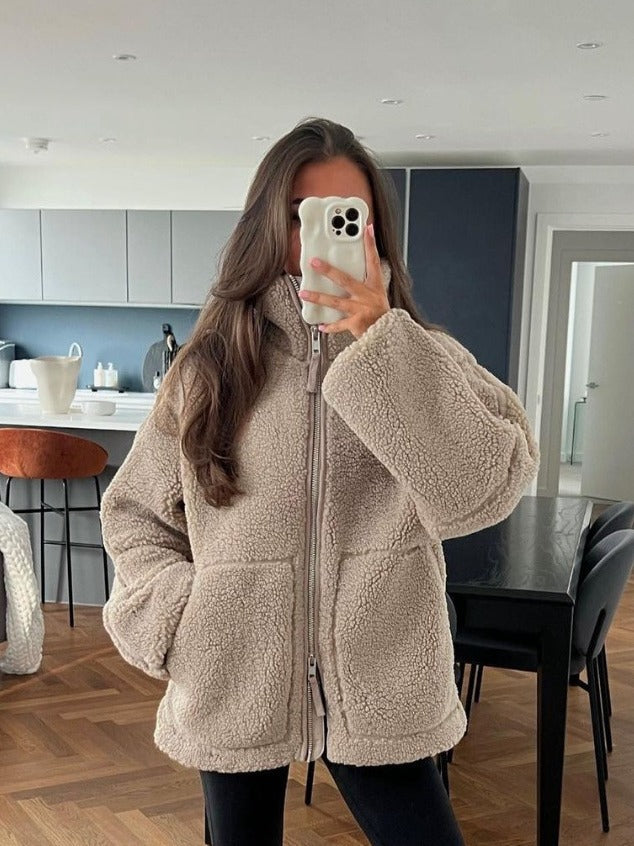 Sabrina — Manteau en laine d'agneau à col roulé